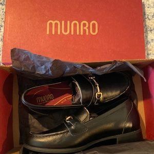 Munro Gryffin loafers. Never worn